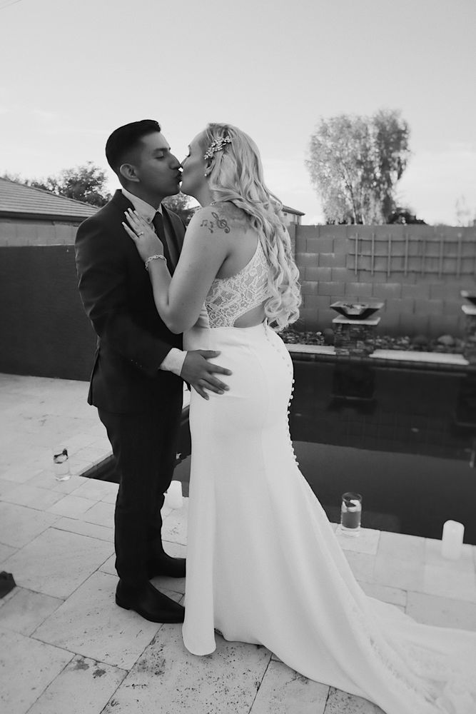 Black and white photo of a couple kissing on their wedding day - Strictly Weddings Phoenix AZ